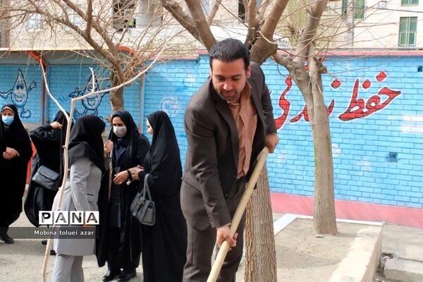 گرامیداشت روز درختکاری در ناحیه یک بهارستان