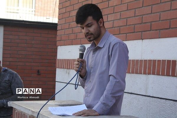 مراسم تجلیل از دانش‌آموزان برتر در دبیرستان آل یاسین شهرری
