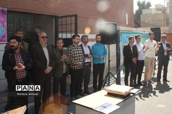 مراسم تجلیل از دانش‌آموزان برتر در دبیرستان آل یاسین شهرری