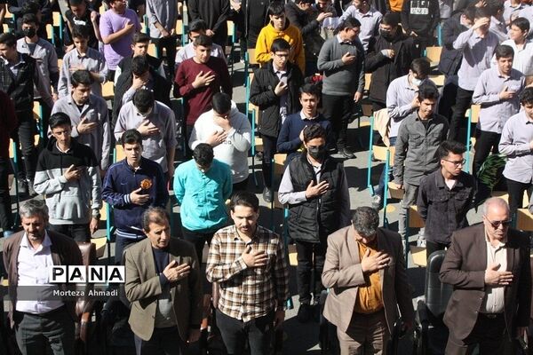 مراسم تجلیل از دانش‌آموزان برتر در دبیرستان آل یاسین شهرری