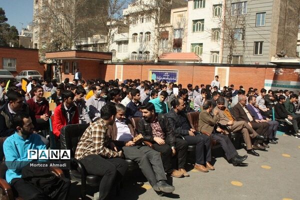 مراسم تجلیل از دانش‌آموزان برتر در دبیرستان آل یاسین شهرری