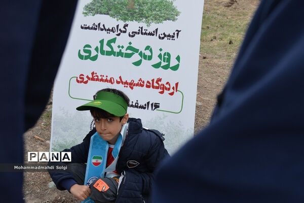 کاشت صد و پنجاه نهال به مناسبت آیین استانی گرامیداشت روز درختکاری در شهریار