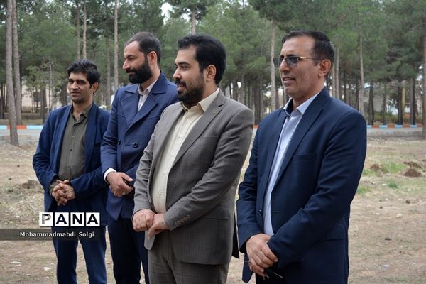 کاشت صد و پنجاه نهال به مناسبت آیین استانی گرامیداشت روز درختکاری در شهریار