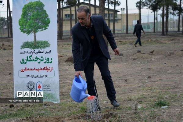 کاشت صد و پنجاه نهال به مناسبت آیین استانی گرامیداشت روز درختکاری در شهریار