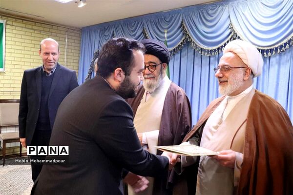 دیدار و تجلیل از مربیان فعال اتحادیه انجمن‌های اسلامی دانش‌آموزی آذربایجان شرقی