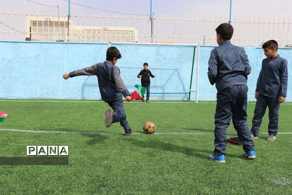 افتتاح ۲ زمین چمن مصنوعی با حضور معاون استاندار در ابرکوه