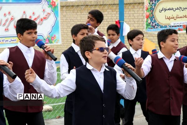 افتتاح ۲ زمین چمن مصنوعی با حضور معاون استاندار در ابرکوه