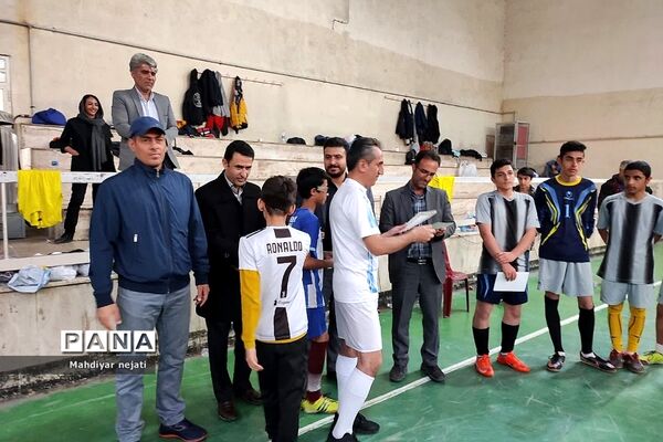 برگزاری جام «پدرپسری» فوتسال در دبیرستان استعدادهای درخشان شهید بهشتی رودهن