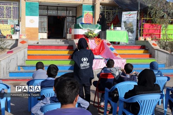 نواختن زنگ درختکاری در مدرسه گلستان شهرستان سمنان -1