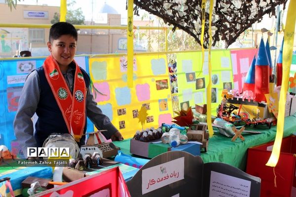 نواختن زنگ درختکاری در مدرسه گلستان شهرستان سمنان -1