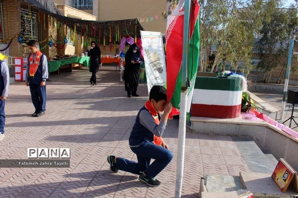 نواختن زنگ درختکاری در مدرسه گلستان شهرستان سمنان-2