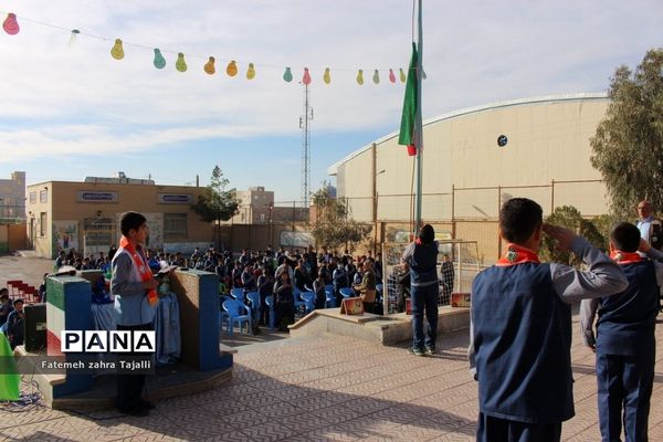 نواختن زنگ درختکاری در مدرسه گلستان شهرستان سمنان-2