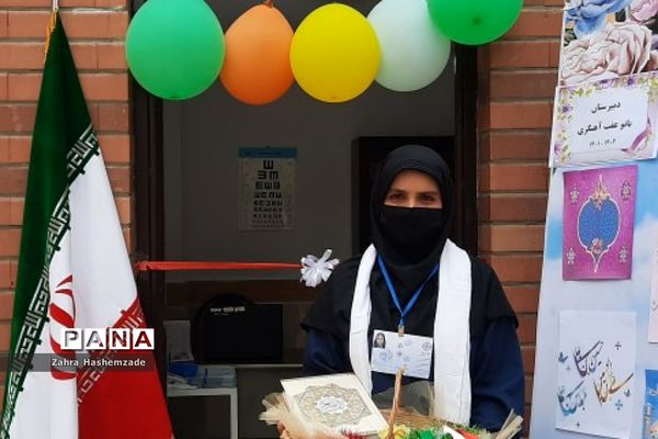 جشن نیمه شعبان و تقدیر از رتبه‌های برتر، در دبیرستان عفت آهنگری ناحیه یک ری