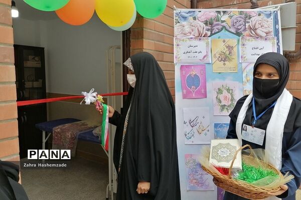جشن نیمه شعبان و تقدیر از رتبه‌های برتر، در دبیرستان عفت آهنگری ناحیه یک ری