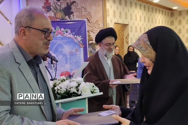تقدیر از فعالان عرصه تعلیم و تربیت در ناحیه یک شهرری