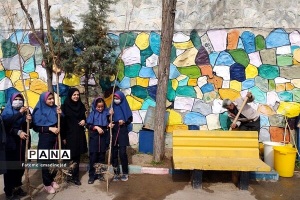روز درختکاری در دبستان شهید سجادیان و امام رضا(ع) رودهن