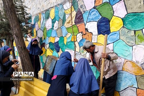 روز درختکاری در دبستان شهید سجادیان و امام رضا(ع) رودهن
