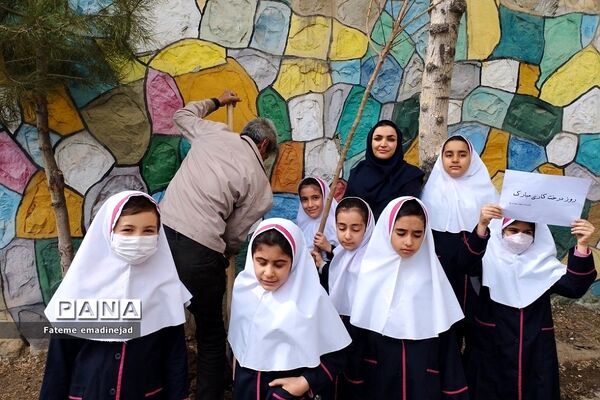 روز درختکاری در دبستان شهید سجادیان و امام رضا(ع) رودهن