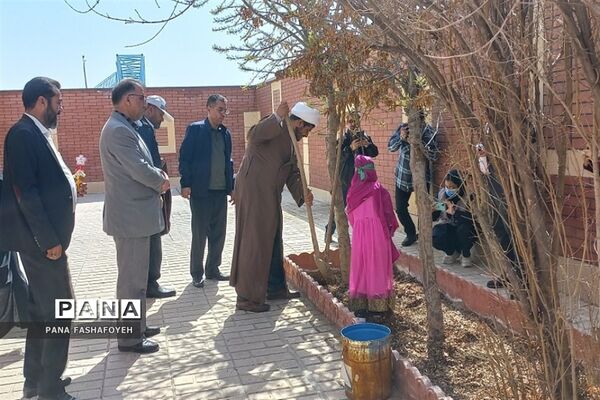 مراسم کاشت نهال در روز درختکاری در مدارس فشافویه