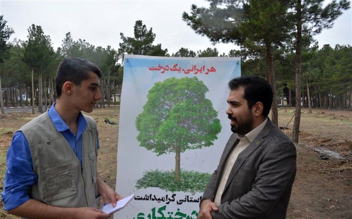 دانش‌آموزان می‌توانند با کاشت نهال، علاوه بر تثبیت سخن رهبر انقلاب از فضای ایجاد شده در آینده بهره لازم را ببرند
