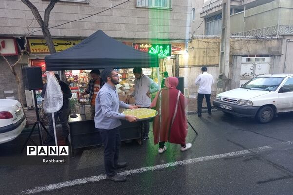برپایی ایستگاه صلواتی به مناسبت عید امید در منطقه ۱۳