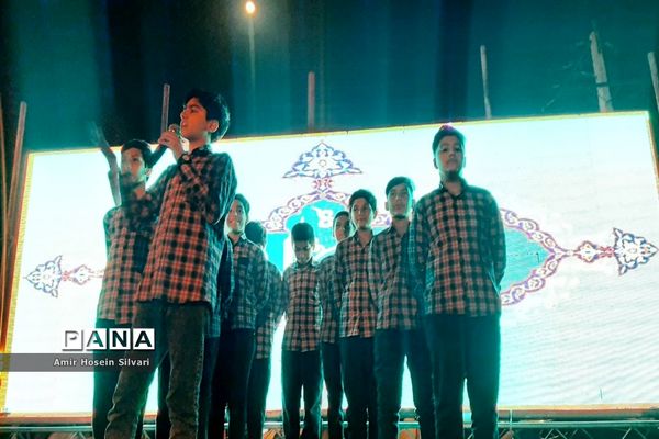 اجرای بیش از ۱۳ سرود دانش‌آموزی  و برنامه‌های مفرح در روز میلاد امام زمان (ع) در جهرم