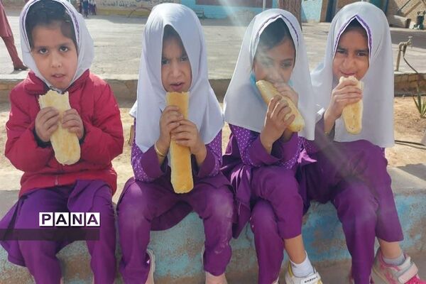 جشن میلاد مولای مهربانی و امید زندگانی در دبستان حضرت رقیه ناحیه یک یزد