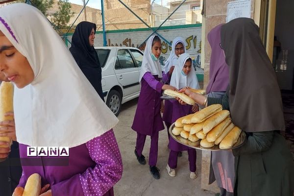 جشن میلاد مولای مهربانی و امید زندگانی در دبستان حضرت رقیه ناحیه یک یزد