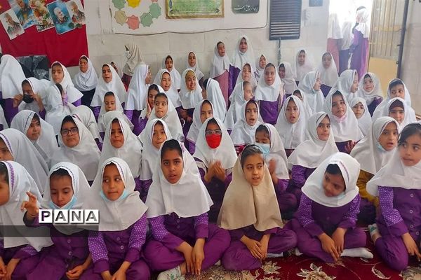 جشن میلاد مولای مهربانی و امید زندگانی در دبستان حضرت رقیه ناحیه یک یزد