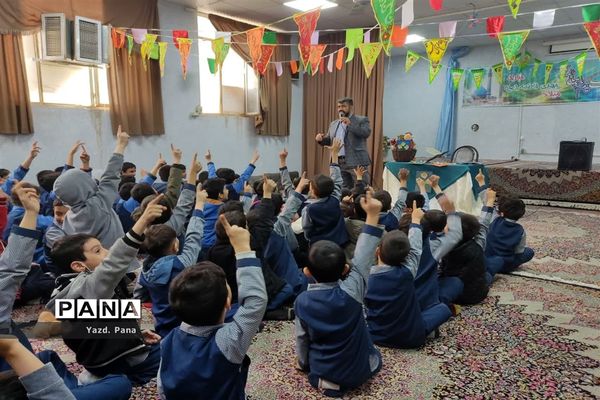 جشن بزرگ میلاد امام زمان(عج) در دبستان پسرانه آذر یزدی ناحیه یک یزد