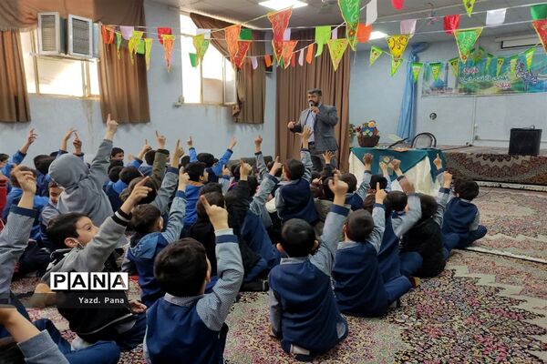 جشن بزرگ میلاد امام زمان(عج) در دبستان پسرانه آذر یزدی ناحیه یک یزد