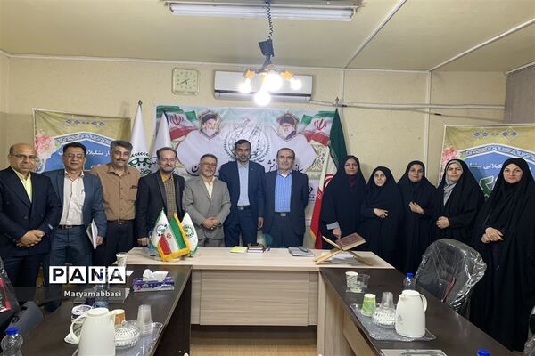نشست مدیر سازمان دانش‌آموزی خوزستان با مربیان پیشکسوت