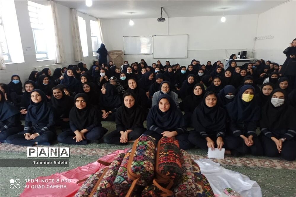 برگزاری جشن نیمه شعبان در دبیرستان متوسطه اول سمیه
