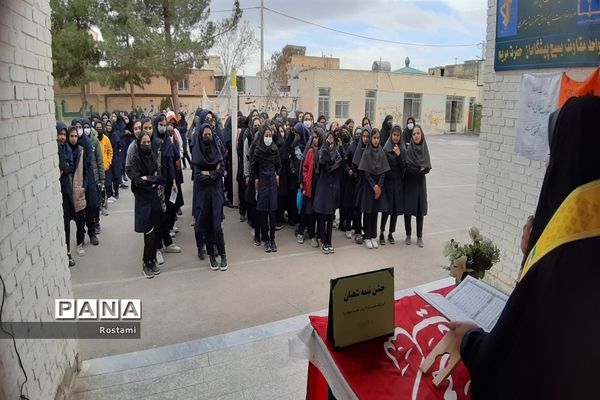 جشن نیمه شعبان در دبیرستان حضرت زهرا (س) برخوار