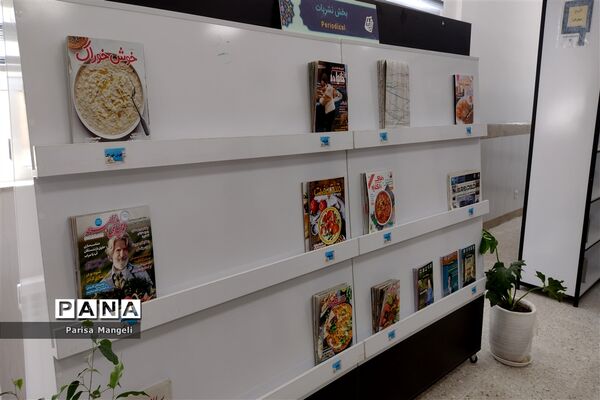 کتابخانه گردی دانش‌آموزان دبیرستان توحید خاتم همزمان با نوزدهمین سالروز تأسیس نهاد کتابخانه‌های عمومی