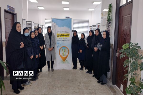 کتابخانه گردی دانش‌آموزان دبیرستان توحید خاتم همزمان با نوزدهمین سالروز تأسیس نهاد کتابخانه‌های عمومی