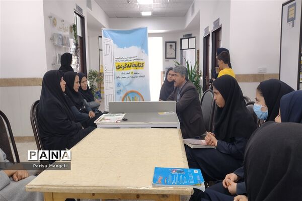 کتابخانه گردی دانش‌آموزان دبیرستان توحید خاتم همزمان با نوزدهمین سالروز تأسیس نهاد کتابخانه‌های عمومی