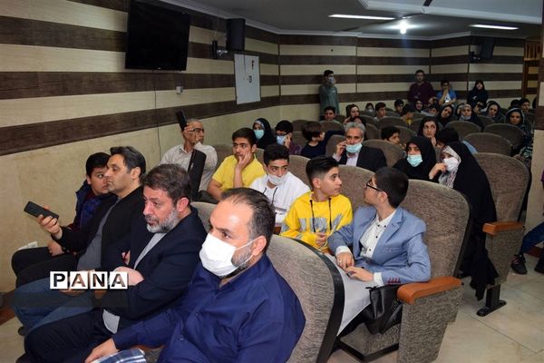 مراسم تقدیر از دانش‌آموزان برتر درسی و اخلاقی دبیرستان هیات امنایی شهید عاشوری منطقه ۱۴