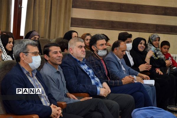 مراسم تقدیر از دانش‌آموزان برتر درسی و اخلاقی دبیرستان هیات امنایی شهید عاشوری منطقه ۱۴