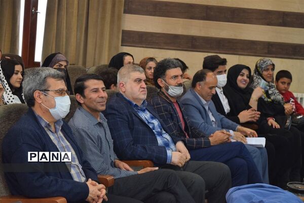 مراسم تقدیر از دانش‌آموزان برتر درسی و اخلاقی دبیرستان هیات امنایی شهید عاشوری منطقه ۱۴