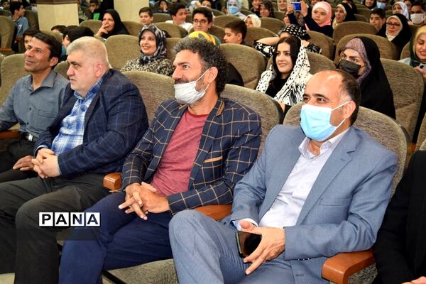 مراسم تقدیر از دانش‌آموزان برتر درسی و اخلاقی دبیرستان هیات امنایی شهید عاشوری منطقه ۱۴