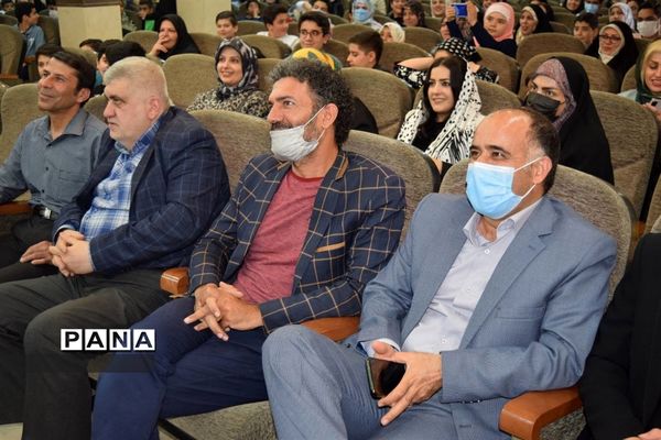 مراسم تقدیر از دانش‌آموزان برتر درسی و اخلاقی دبیرستان هیات امنایی شهید عاشوری منطقه ۱۴