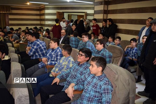 مراسم تقدیر از دانش‌آموزان برتر درسی و اخلاقی دبیرستان هیات امنایی شهید عاشوری منطقه ۱۴