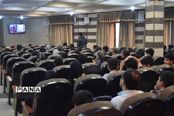 مراسم تقدیر از دانش‌آموزان برتر درسی و اخلاقی دبیرستان هیات امنایی شهید عاشوری منطقه ۱۴
