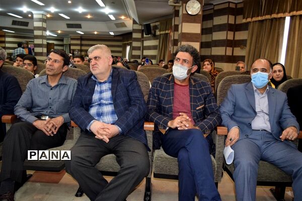 مراسم تقدیر از دانش‌آموزان برتر درسی و اخلاقی دبیرستان هیات امنایی شهید عاشوری منطقه ۱۴