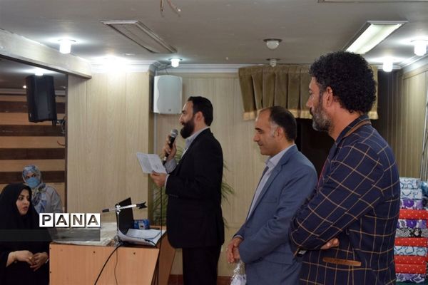 مراسم تقدیر از دانش‌آموزان برتر درسی و اخلاقی دبیرستان هیات امنایی شهید عاشوری منطقه ۱۴