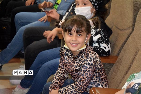 مراسم تقدیر از دانش‌آموزان برتر درسی و اخلاقی دبیرستان هیات امنایی شهید عاشوری منطقه ۱۴
