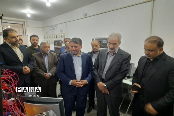 بازدید وزیر آموزش‌ و پرورش از هنرستان کار و دانش شهرستان تفت