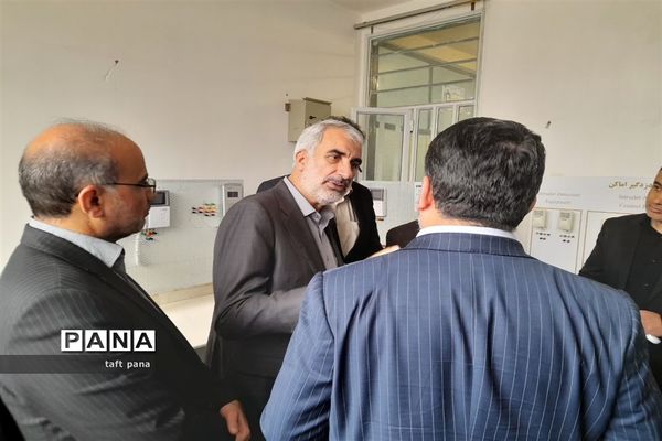 بازدید وزیر آموزش‌ و پرورش از هنرستان کار و دانش شهرستان تفت