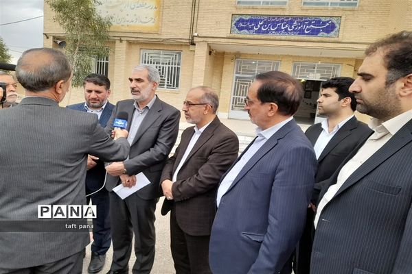 بازدید وزیر آموزش‌ و پرورش از هنرستان کار و دانش شهرستان تفت